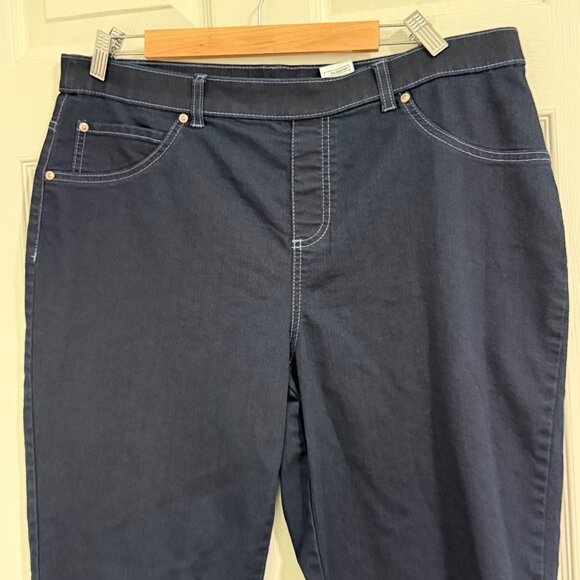 Women's Black Jeans - Picture 4 of 12